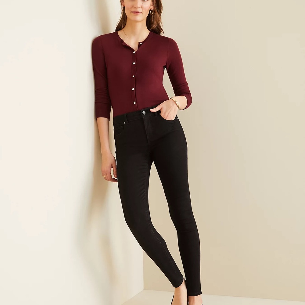 Petite Sculping pocket Mid Rise Skinny Jeans.